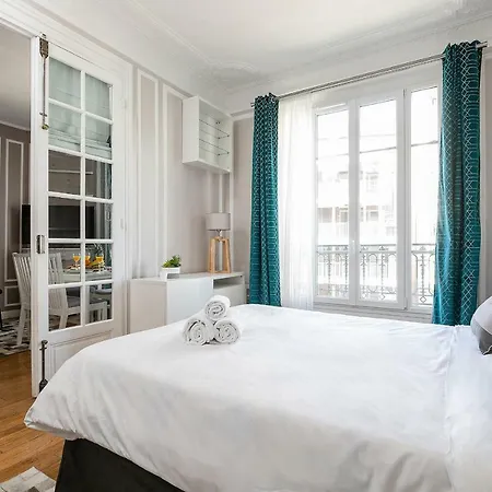 Eiffel Tower- Boucicaut Private Apartament Paryż